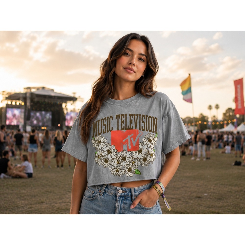 MTV Music Television Acid Wash Cropped Graphic Tee Gray Daisy Womens M Indie Y2K
